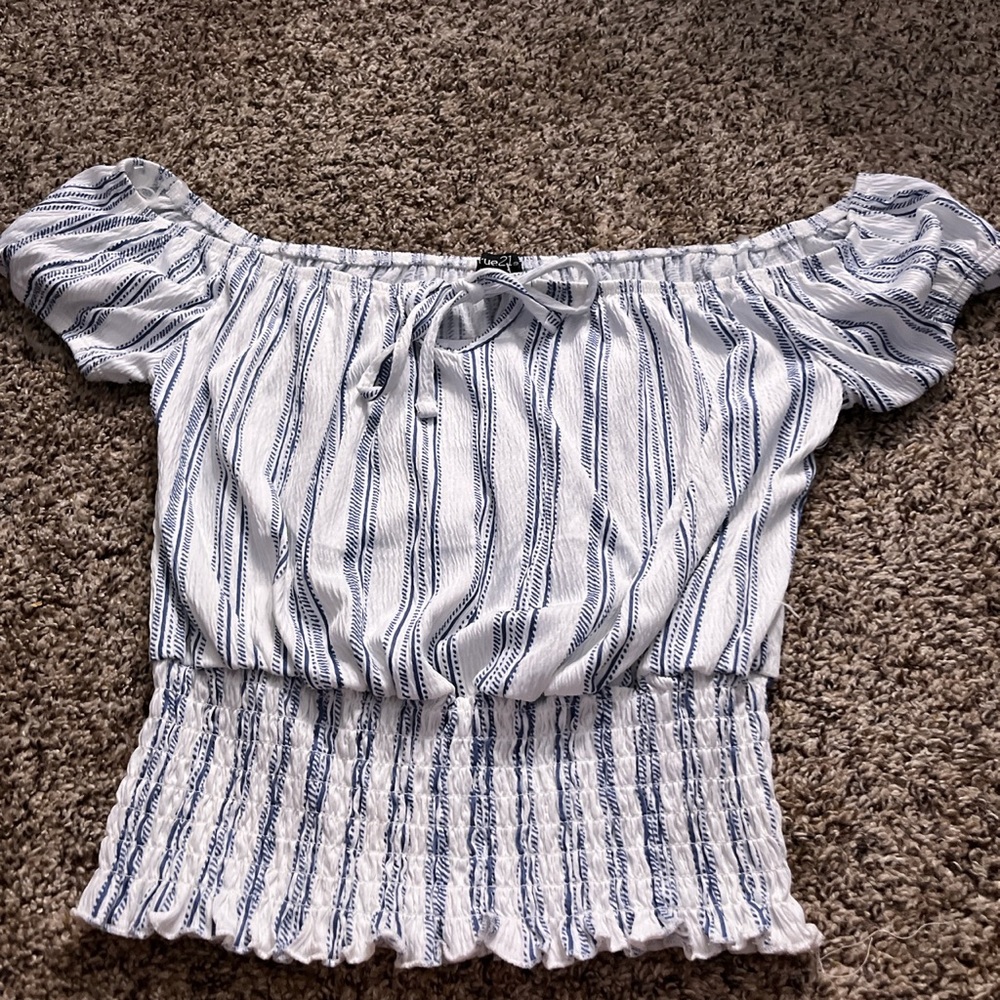 size M rue 21 crop top!